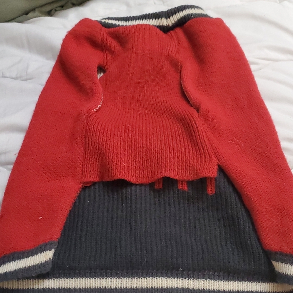 Chic Red Dog Sweater with 'Hello There' Design - Picture 2 of 3